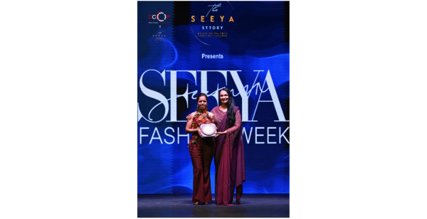 Jigyasa Joly receiving award at Seeya Fashion Week Delhi 2024